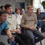 С муравленковской молодежью поговорили о важности патриотизма