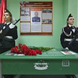 В московской школе № 1222 установлена парта в честь участника СВО Виталия Озерного