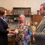 На юге Москвы «Единая Россия» вручает юбилейные медали в честь 80-летия Великой Победы ветеранам войны