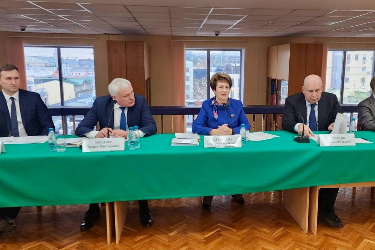 Екатерина Алтабаева провела заседание круглого стола, посвященного вопросам сохранения историко-документального наследия