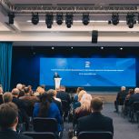 Владимир Якушев предложил фракциям «Единой России» на муниципальном уровне организовать работу по увековечиванию памяти защитников Отечества при реализации акции «Память рядом»