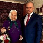 Центральное местное отделение партии «Единая Россия» организовало поздравление ветеранов