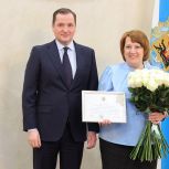Александр Цыбульский вручил Валентине Рудкиной почетный знак «За содействие в развитии Архангельской области»