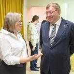 Александр Ищенко ознакомился с организацией работы тренировочной квартиры для особенных детей