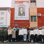 Портрет врача-педиатра, Героя Соцтруда разместили на Тюменском медколледже