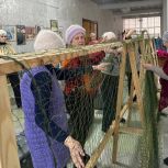 Мастер-класс по плетению маскировочных сетей прошел в Катав-Ивановском районе