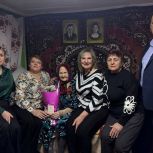 Труженица тыла из Каменного Яра получила юбилейную медаль к 80-летию Победы