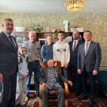Единороссы Советска поздравили ветерана
