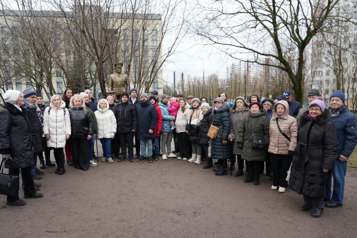 В новом сквере имени трижды Героя Советского Союза Александра Покрышкина почтили его память