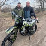 Единороссы Липецкой области передали на фронт кроссовый мотоцикл
