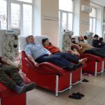 «Первый канал» опроверг слухи украинских СМИ о принудительной сдаче крови в ЛНР