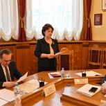 На заседании фракции «Единая Россия» в Ивановской областной Думе депутаты обсудили промежуточные итоги конкурса «История семьи в истории страны: сороковые роковые»