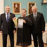 Юрий Бобрышев поздравил женщин-глав