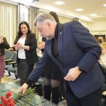 Депутат Московской областной думы Олег Жолобов открыл Парту Героя в школе № 11 поселка Дружбы Раменского муниципального округа