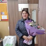 Депутат «Единой России» поздравил многодетных женщин своего избирательного округа с весенним праздником