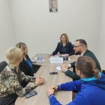 Депутаты «Единой России» Лариса Тутова и Дмитрий Сизякин провели совместный прием жителей