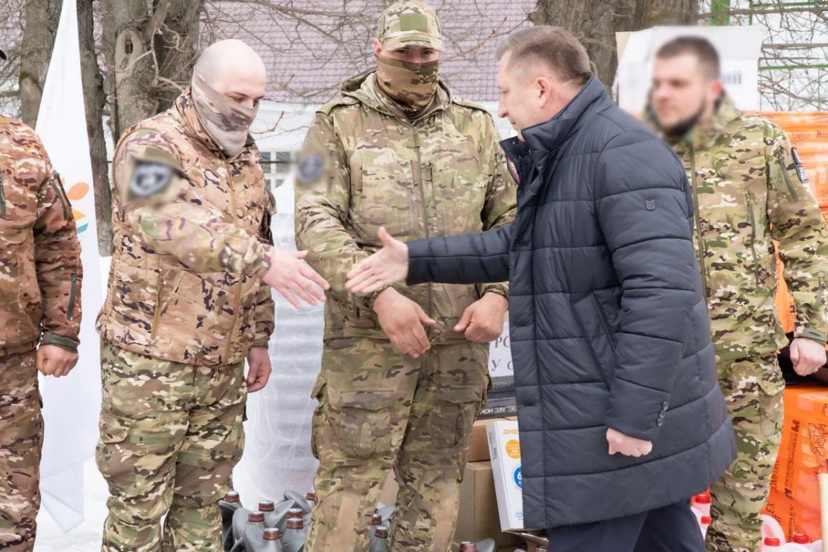 Активисты Единой России и сторонники партии передали помощь бойцам мобильной огневой группы