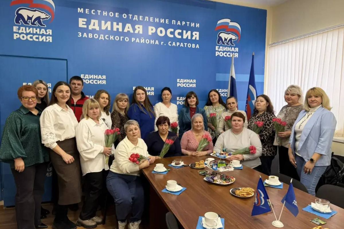 Активисты продолжают поздравлять близких военнослужащих с Международным женским днем