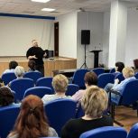 В Энгельсе активисты «Единой России» и сотрудники полиции провели лекцию для старшего поколения