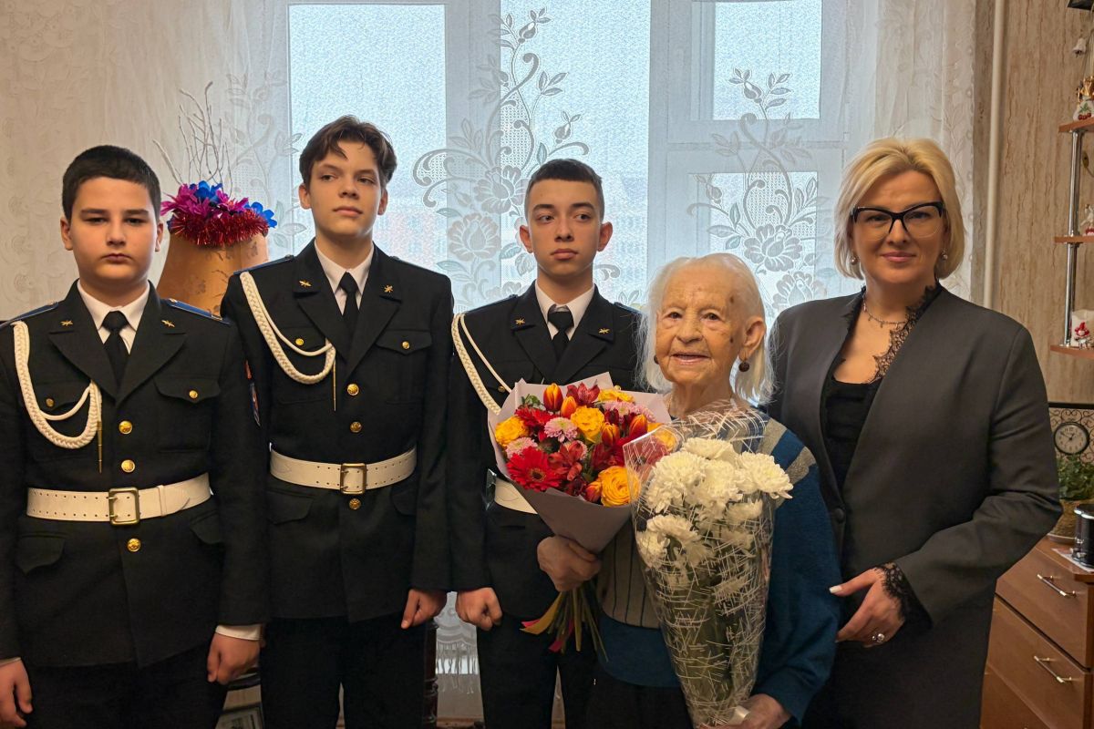 Милена Авимская поздравила с 8 Марта долгожительницу, ветерана Великой Отечественной войны Зинаиду Гундорову