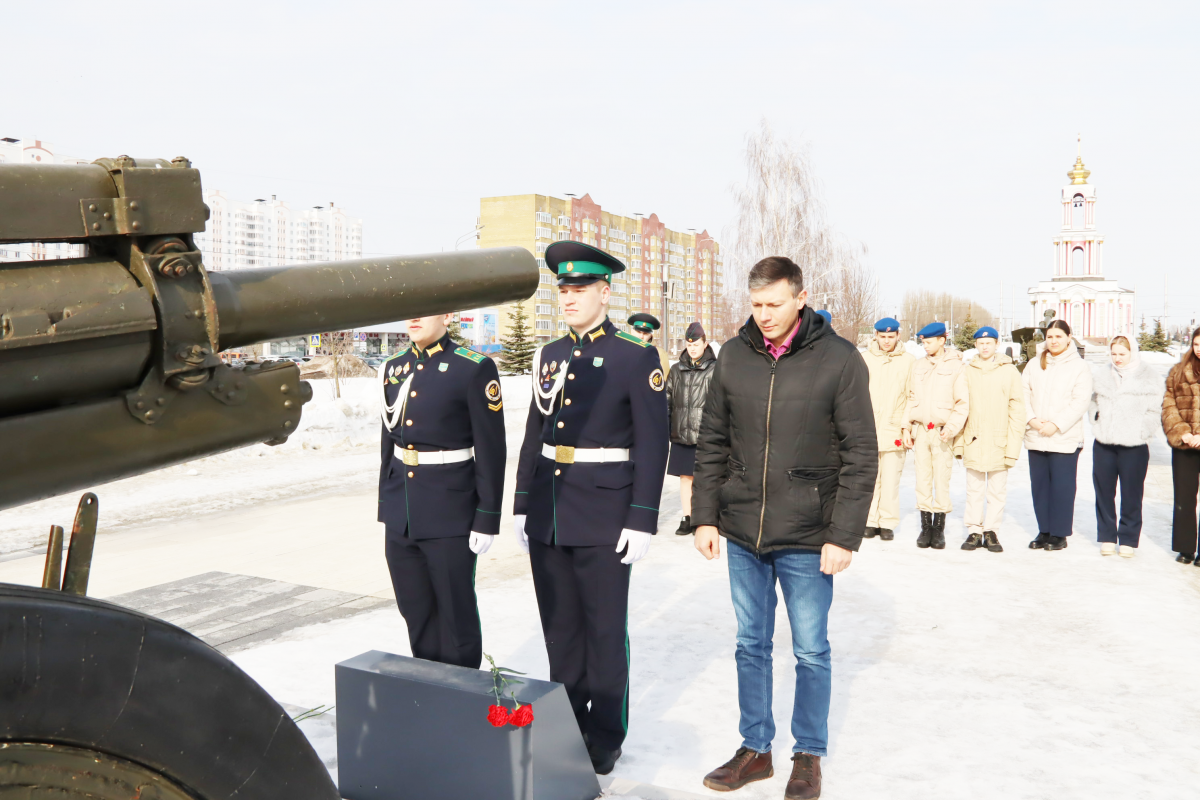 Курские единороссы, школьники почтили память героя Великой Отечественной войны Петра Михина