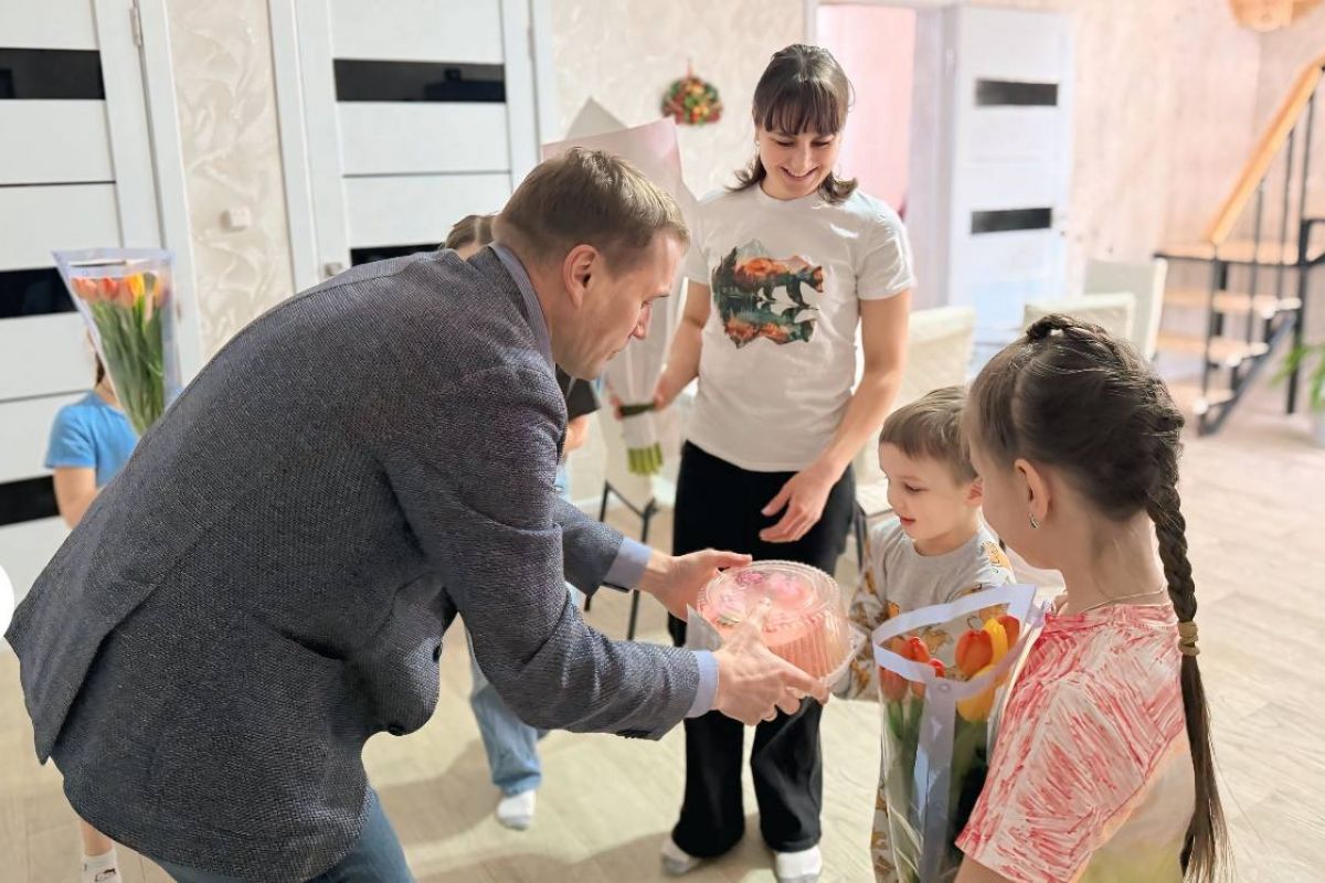 Ямальцы поздравили мам и жен участников СВО с Международным женским днем