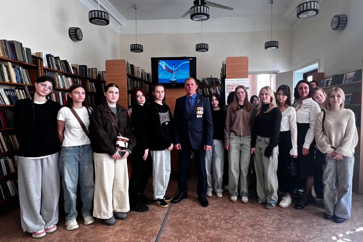 Для учащихся медицинского колледжа провели патриотический час «Расскажи о СВОих»