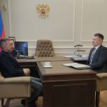 Сенатор Двойных провел встречу с участником программы «Герои Подмосковья» Леонидом Тихонравовым