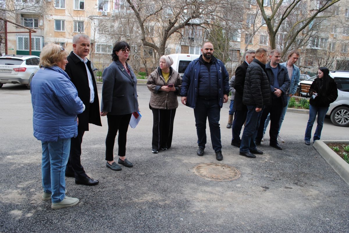 В Феодосии в рамках партпроекта «Школа ЖКХ» провели выездной мониторинг объектов капитального ремонта