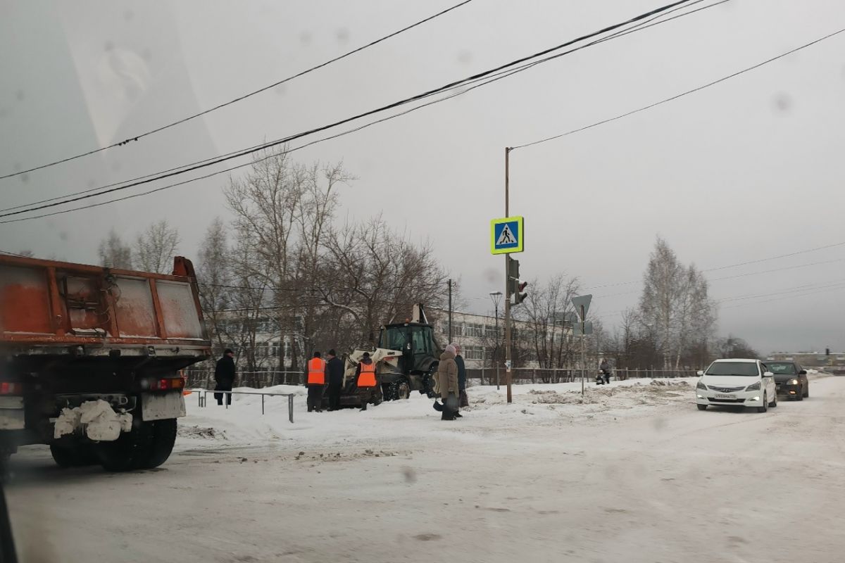 Снежные выходные: Секретарь местного отделения партии оценил работу дорожных служб в Усть-Катаве