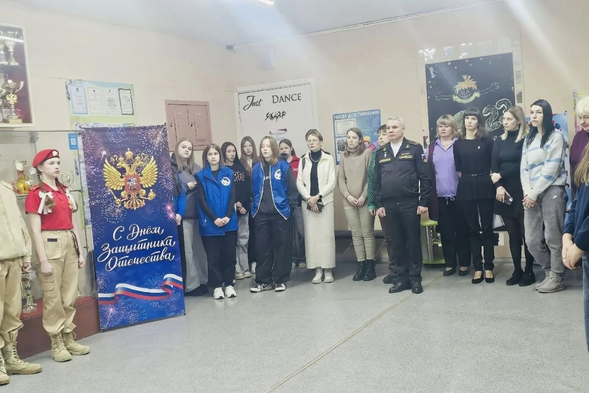 «Единая Россия» установила Парту Героя в Умбе Мурманской области