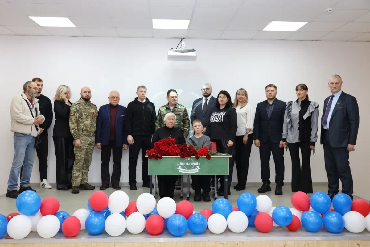 На Камчатке увековечили память героя СВО Сергея Яковлева: «Парта Героя» появилась в родной школе бойца