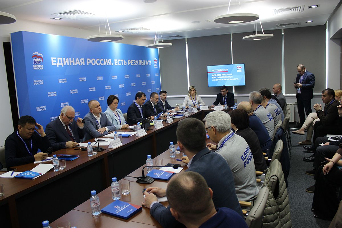 Строительство 50 дорожных обходов и создание «радиусов абсолютной безопасности» вокруг школ предлагается включить в новую народную программу «Единой России»