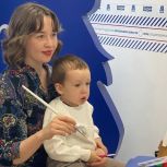 Цветы и картины для жён участников СВО: в Штабе общественной поддержки «Единой России» к 8 марта провели мастер-класс и концерт