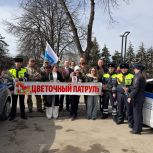 В Пятигорске сотрудники Госавтоинспекции, общественники и представители «Единой России» поздравили женщин-водителей с наступающим 8 Марта
