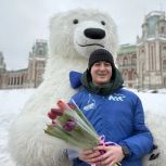 В Международный женский день в ЮАО москвичкам вручили более  двух тысяч тюльпанов