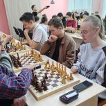 В Каслях за шахматной доской встретились ветераны, новички и семьи героев СВО