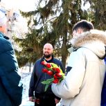 8 марта «Единая Россия» поздравила курян с праздником весны