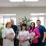 Во всех уголках региона для женщин звучат поздравления с весенним праздником