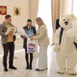 Анна Иванова поздравила супругов Андрея и Алену Лариных с рождением их первенца Льва