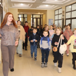 Школьникам Северодонецка и Лисичанска показали закулисье Дворца культуры