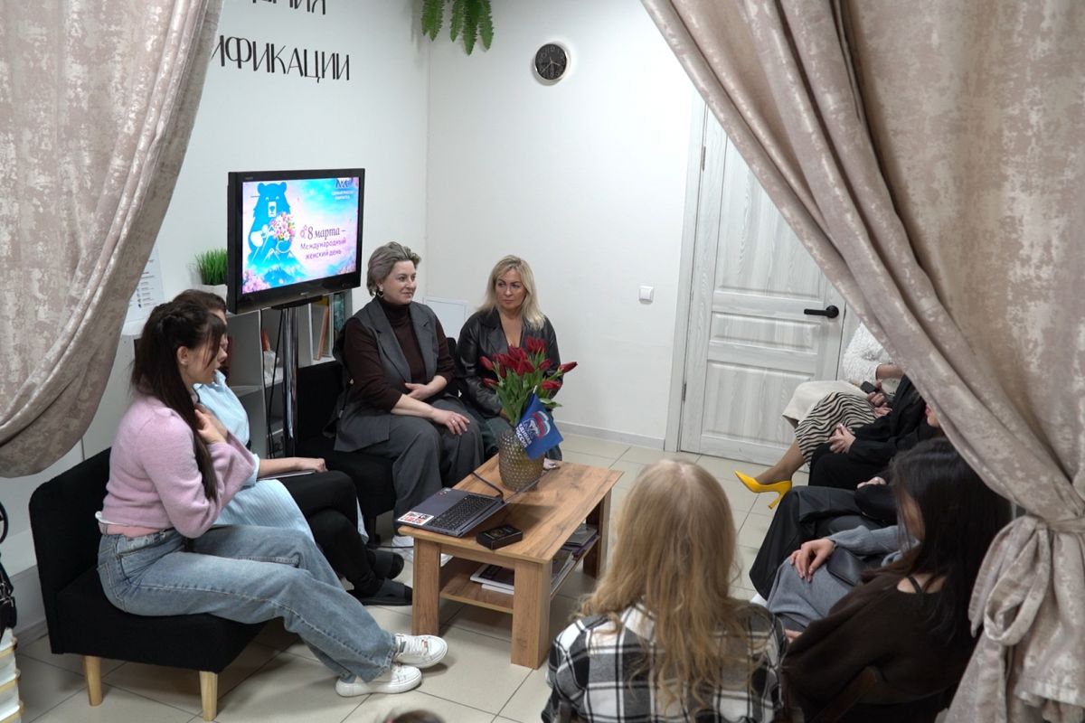 Партпроект «Крепкая семья»: на Камчатке выпускницы Академии бьютификации встретились с ведущими специалистами индустрии красоты