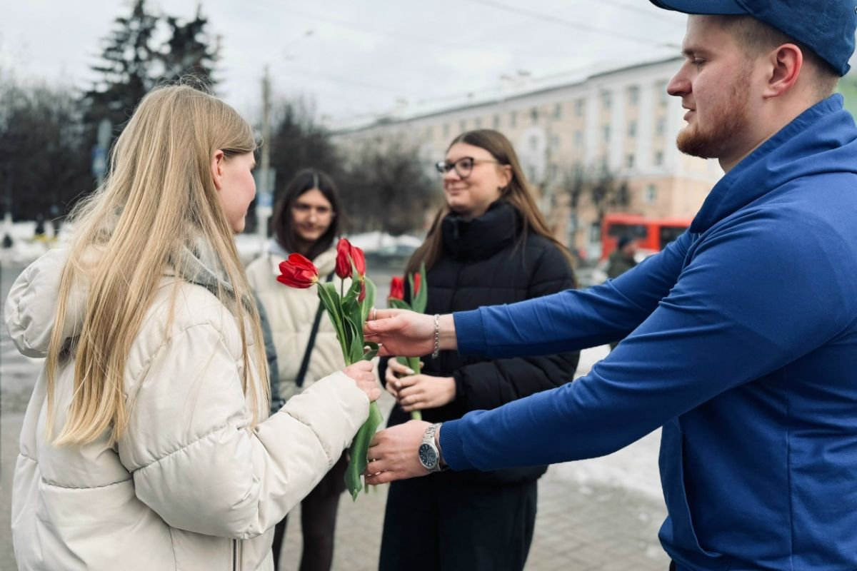 Дарите женщинам цветы!