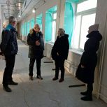 Депутат от «Единой России» проверил капремонт кузбасской школы