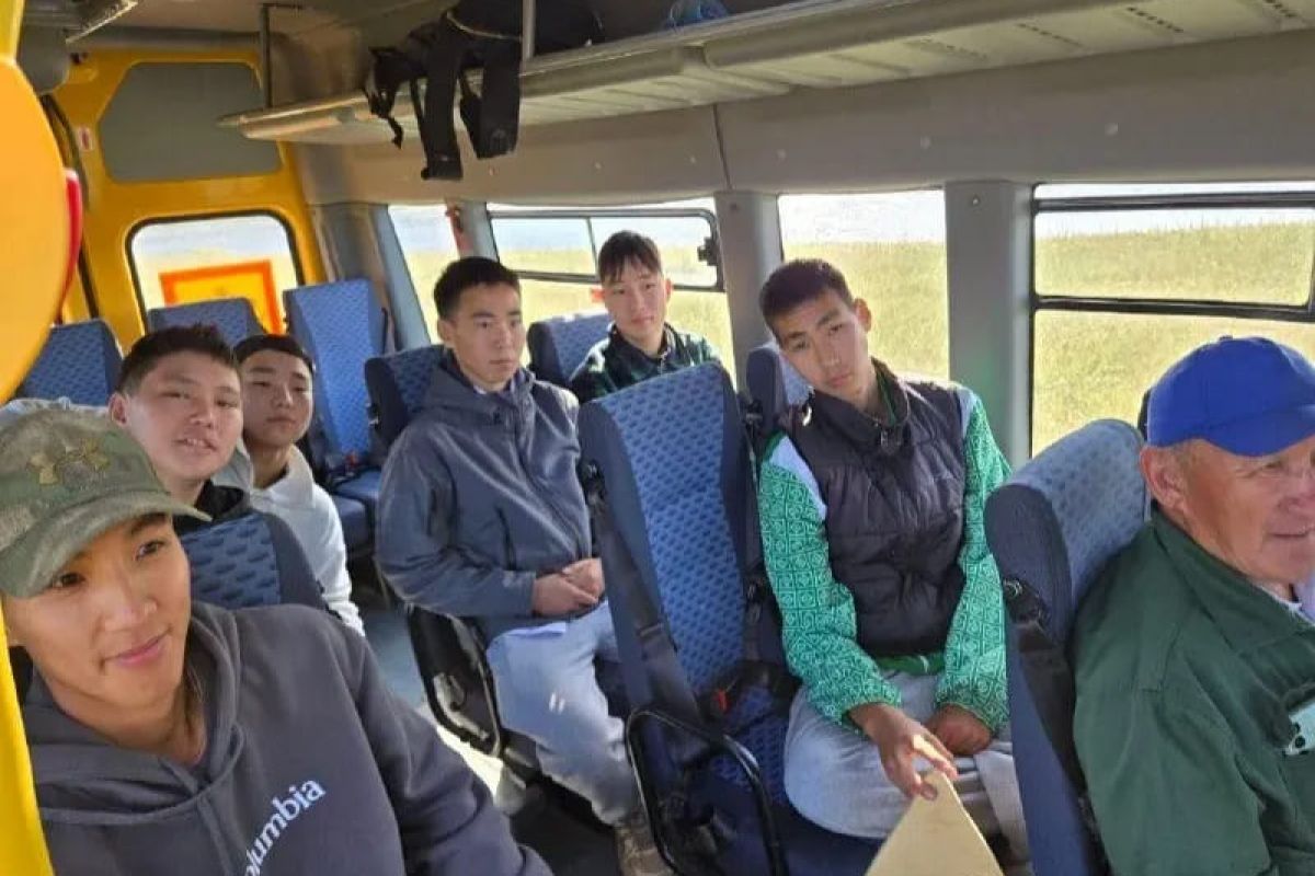 Более 500 новых автобусов получили школы Якутии по партийному проекту «Единой России»