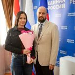 Евгений Маслов поздравил жительниц города с 8 Марта и обсудил насущные вопросы