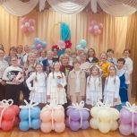 Активисты «Единой России» поздравили матерей участников СВО