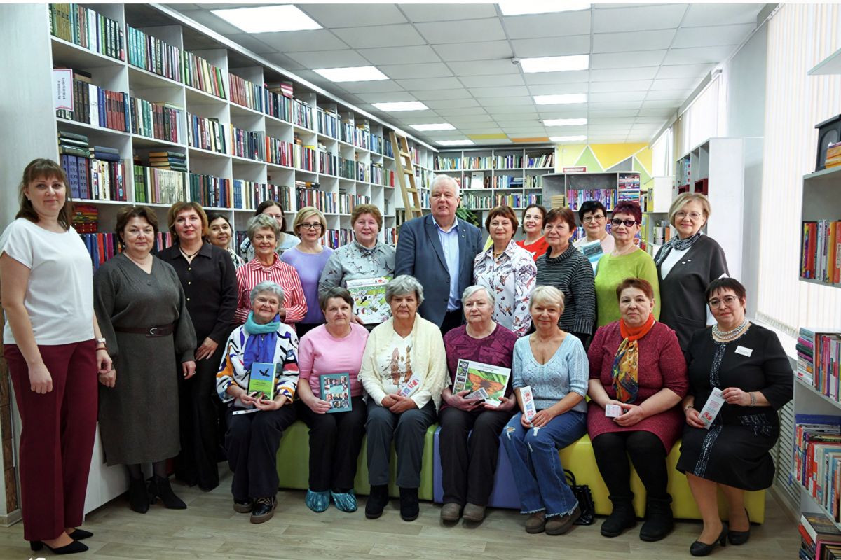В Еткульской сельской библиотеке прошла презентация книг Владимира Садырина