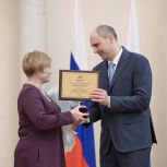 Денис Паслер вручил награды работникам сферы культуры Свердловской области накануне профессионального праздника