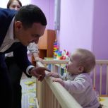 Максим Иванов: поддержать маму — значит сохранить ребёнку семью!